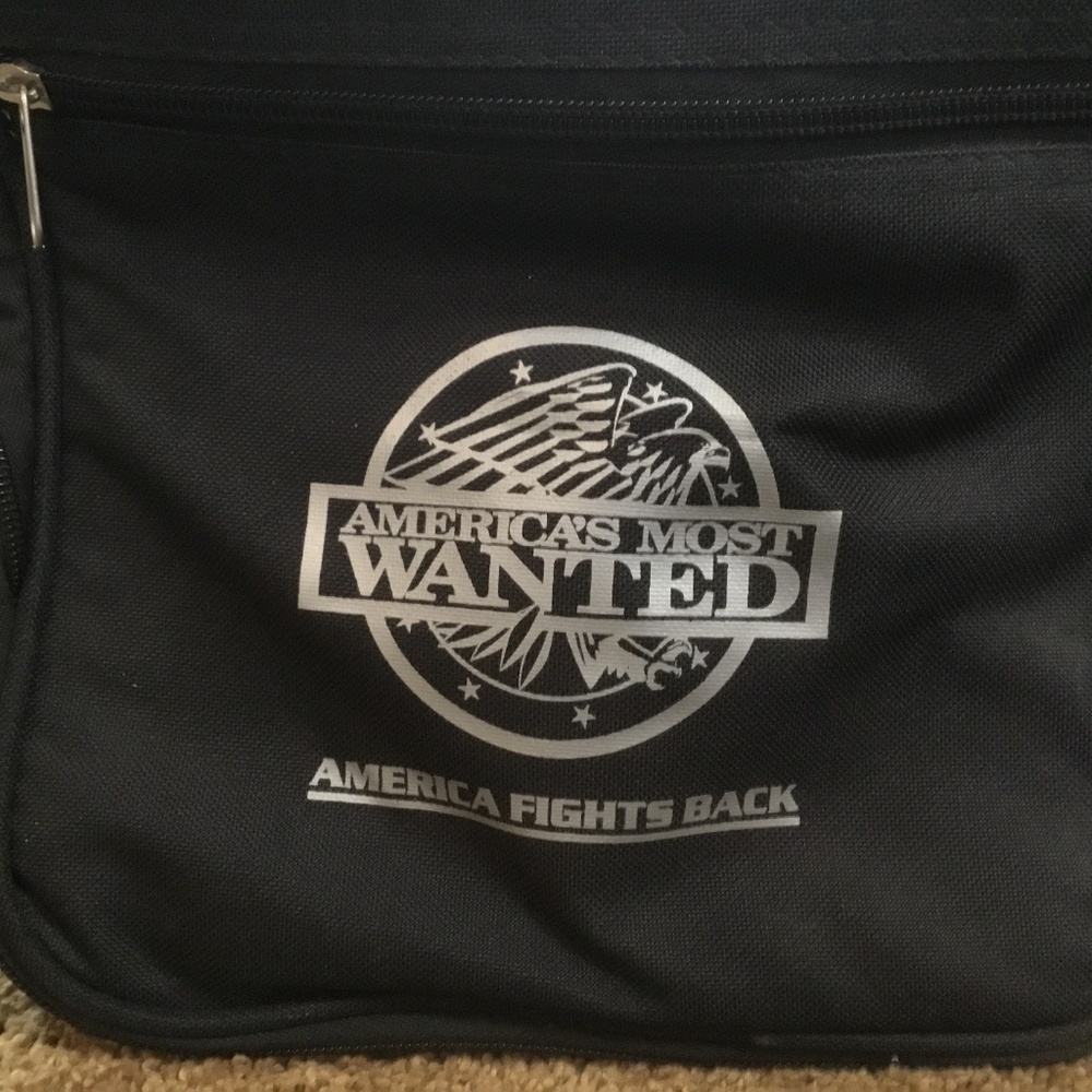 Cooler Bag America’s Most Wanted Soft Sided Picnic Set - Picture 2 of 16